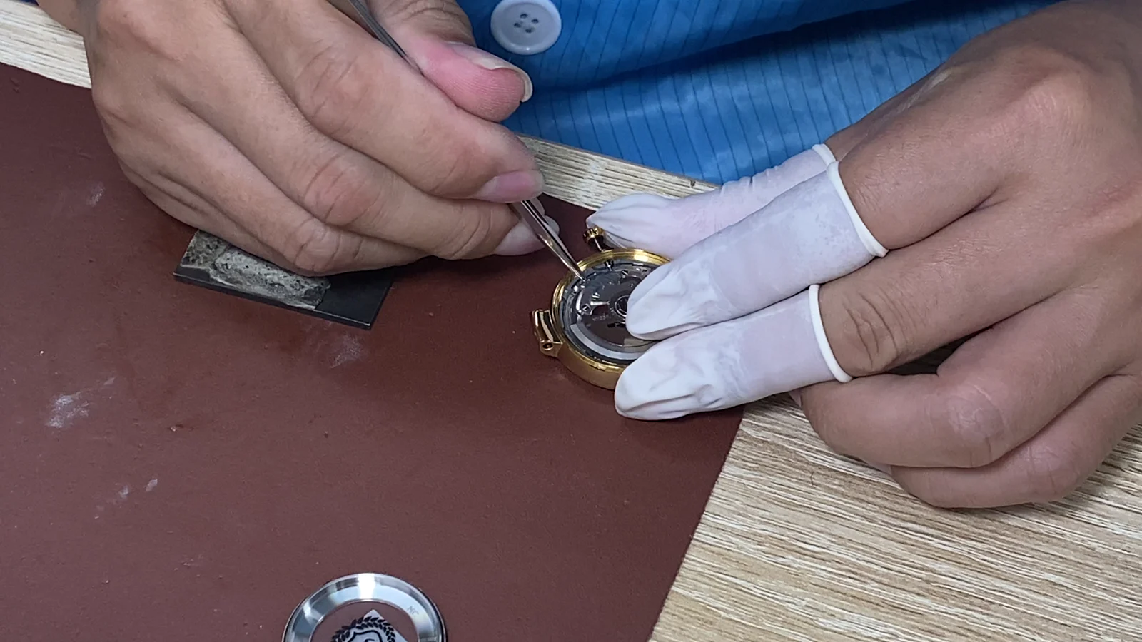 Watchmaker working on a mechanical watch movement at the ROLENDO assembly bench